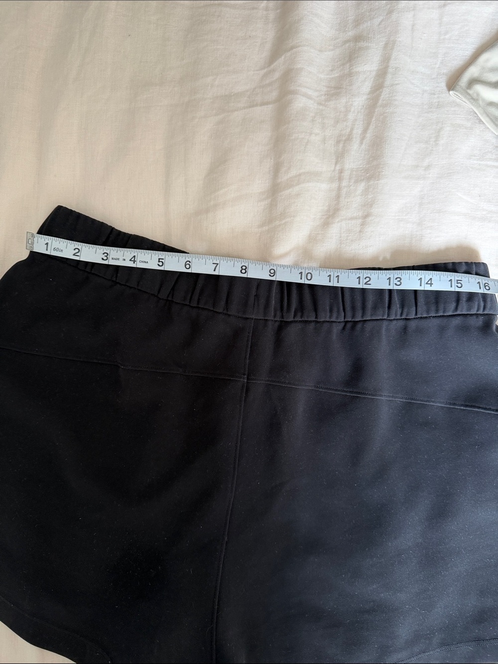 Lululemon Tracker Drawstring Shorts - Picture 4 of 5